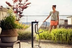 Gardena Liano™ Slanghouder Tapfix -Tuin & Buiten gardena liano slanghouder tapfix 1024x683 620bd3cb6ece7 l